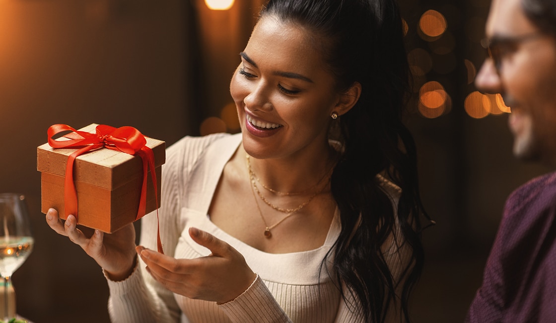 Weihnachtsgeschenkideen Stilvolle Schmuck Geschenke für Frauen Juwelier Brandstetter Wien