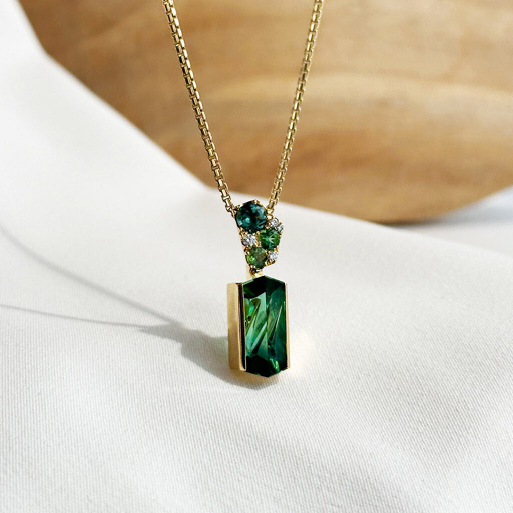 Einzelanfertigung Anhänger mit Smaragd auf Goldkette