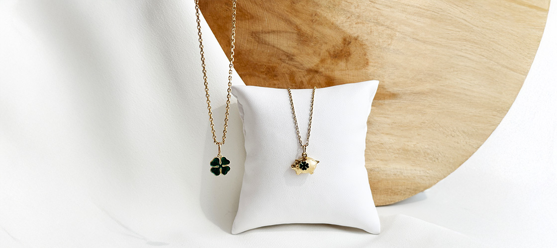 Glückssymbole Anhänger aus Gold von Juwelier Brandstetter Wien